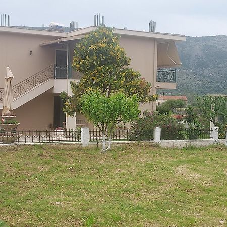 Διαμέρισμα Μεντησ Игуменица Екстериор снимка